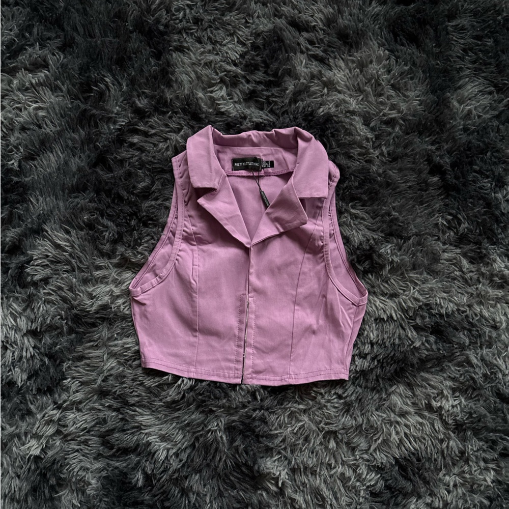 PrettyLittleThing Purple Sleeveless Crop Top – Lilac Low Cut Top– Size 4 (NWT)